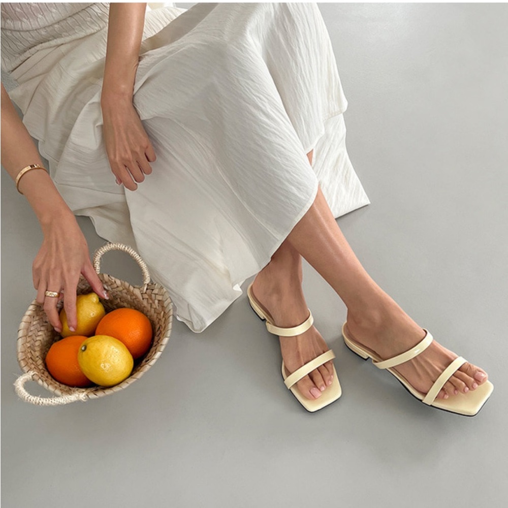 STUART WEITZMAN
Aleena Leather Double-Strap Gold Sandals